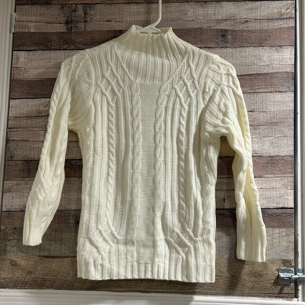 NWOT ASFGIMUJ LADIES SWEATER